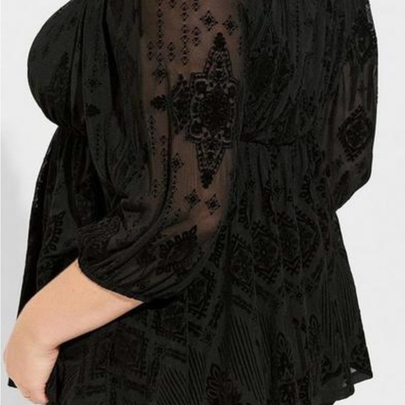 Torrid flocked mesh square puff sleeve peasant top - Picture 2 of 2